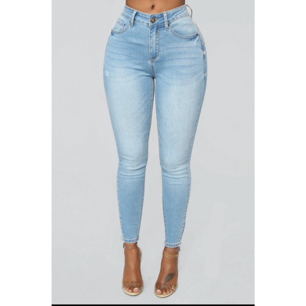FASHION NOVA WALK THAT WAY ANKLE JEANS LIGHT BLUE